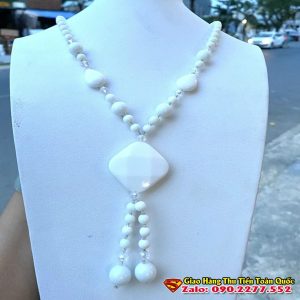 Quà Tặng Sinh Nhật- Vòng Đeo Cổ Mặc Áo Dài